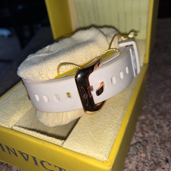 Watch - Picture 3 of 6